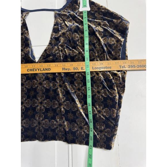 Urban Outfitters Ecote Blue Gold Floral Velvet Top Sleeveless Deep V Size Medium - Picture 5 of 6